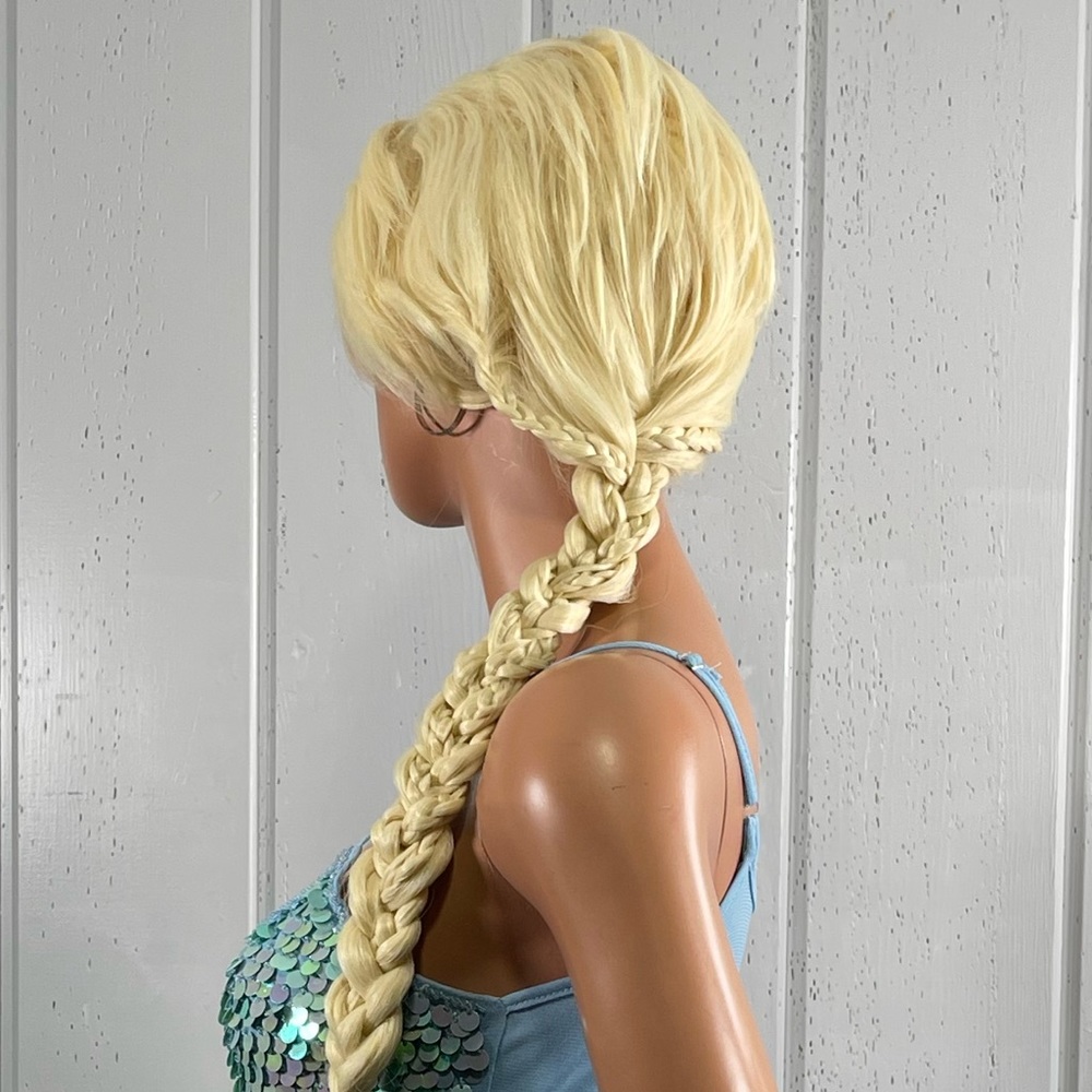 **Women's Blonde Cosplay Wig Elsa Halloween Costume